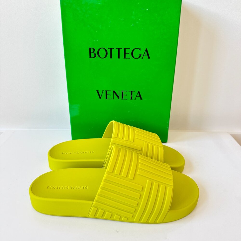 New Bottega Veneta Rubber Slide Sandals Yellow Size 39 NEW in Box